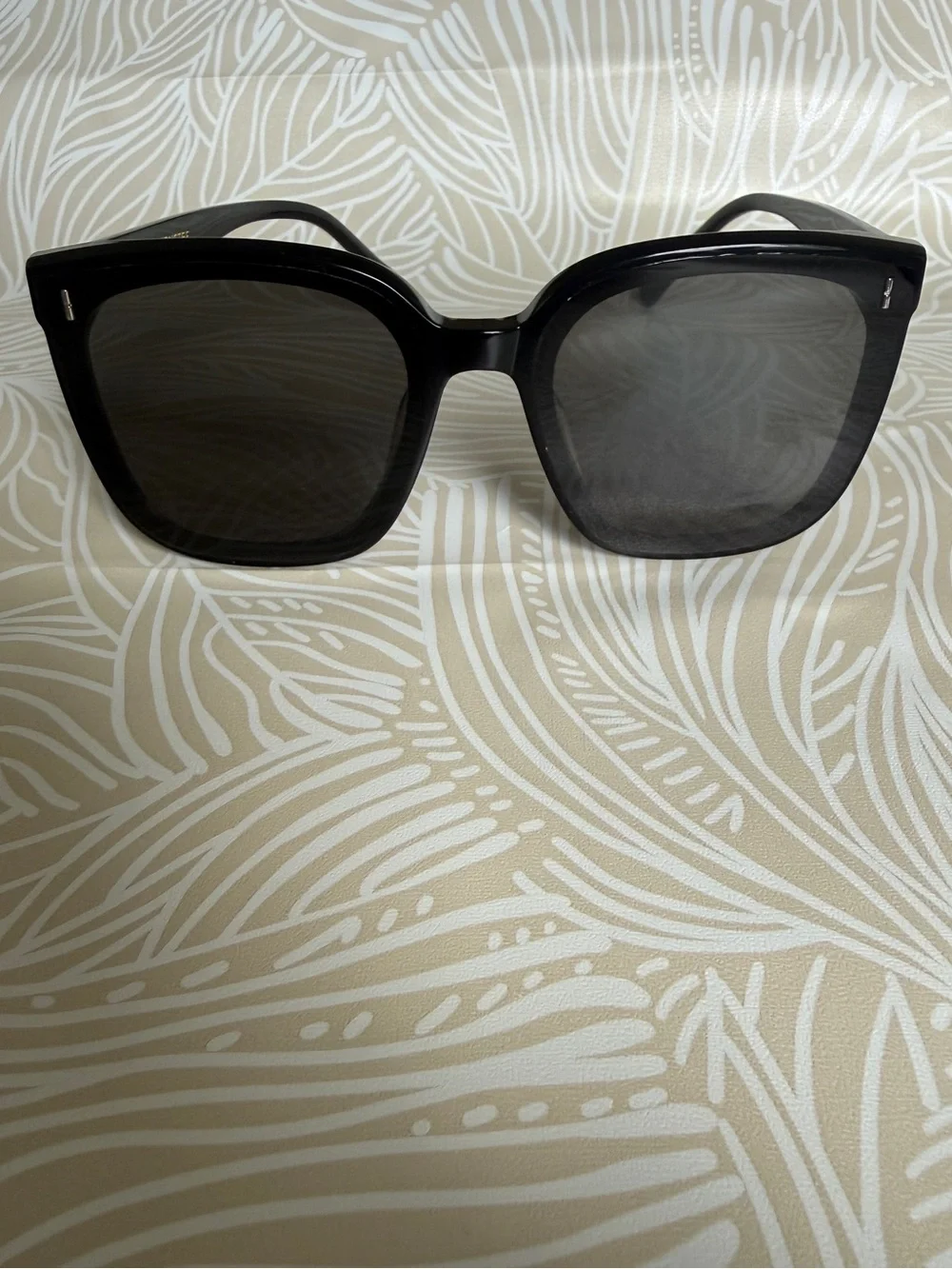 Gentle Monster Frida Black Square Sunglasses w/ Original Pouch